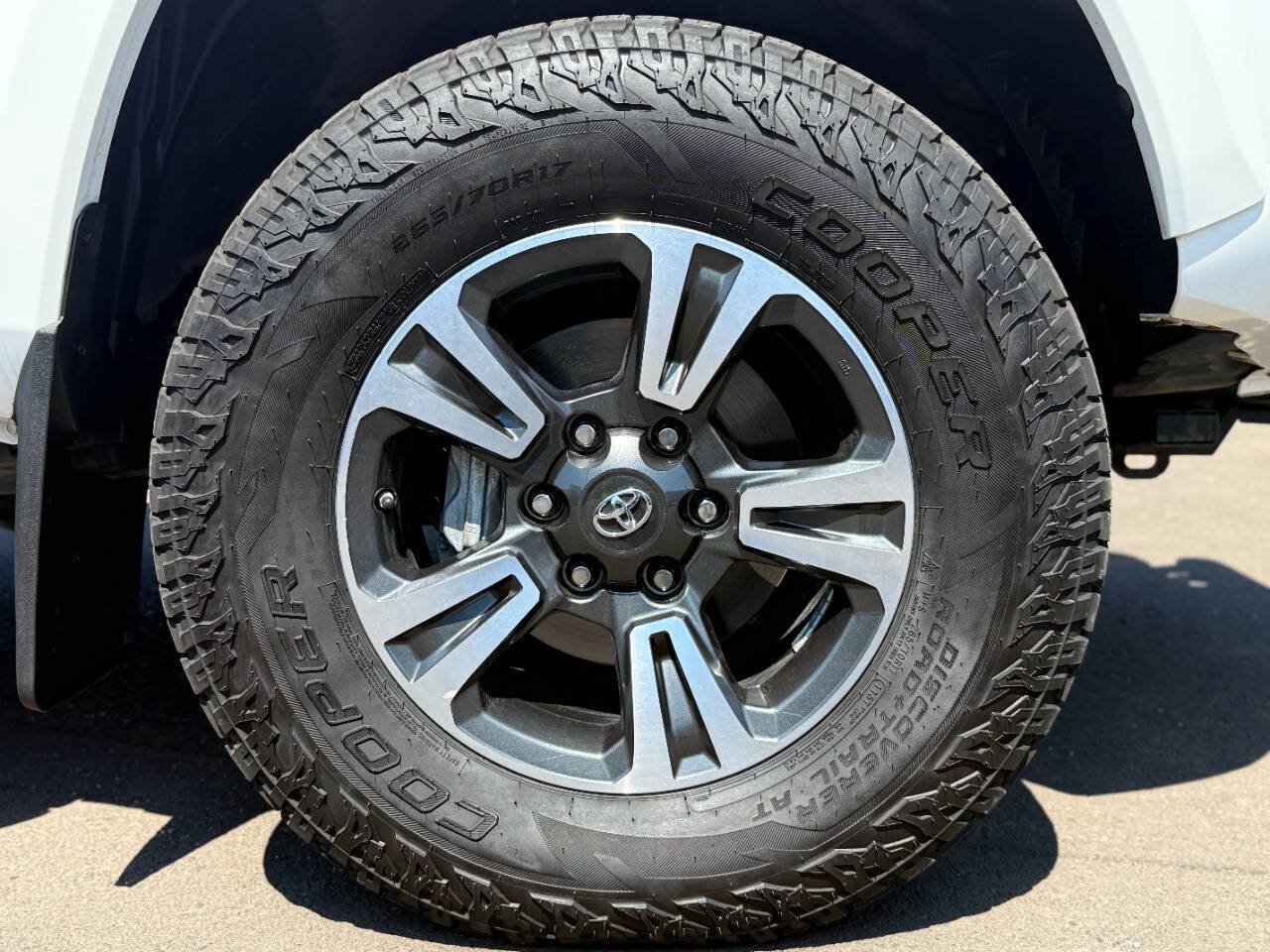 Used 2019 Toyota Tacoma TRD Sport w/ TRD Premium Sport Package AWD/4WD image 22