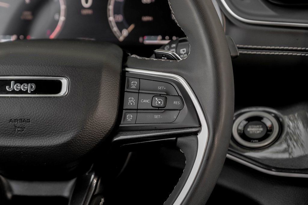 Used 2023 Jeep Grand Cherokee L Laredo image 28