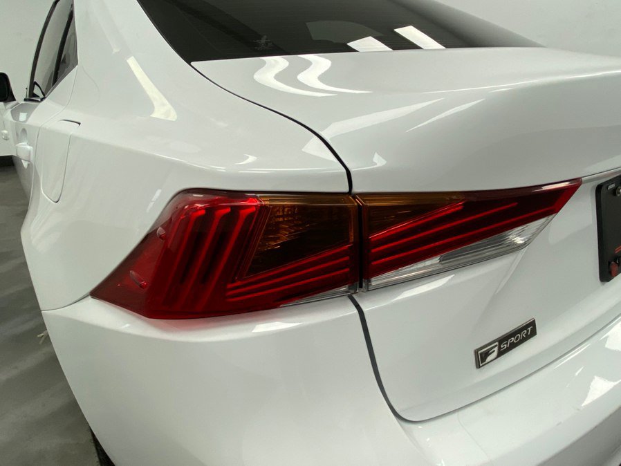 Used 2018 Lexus IS 300 AWD image 15
