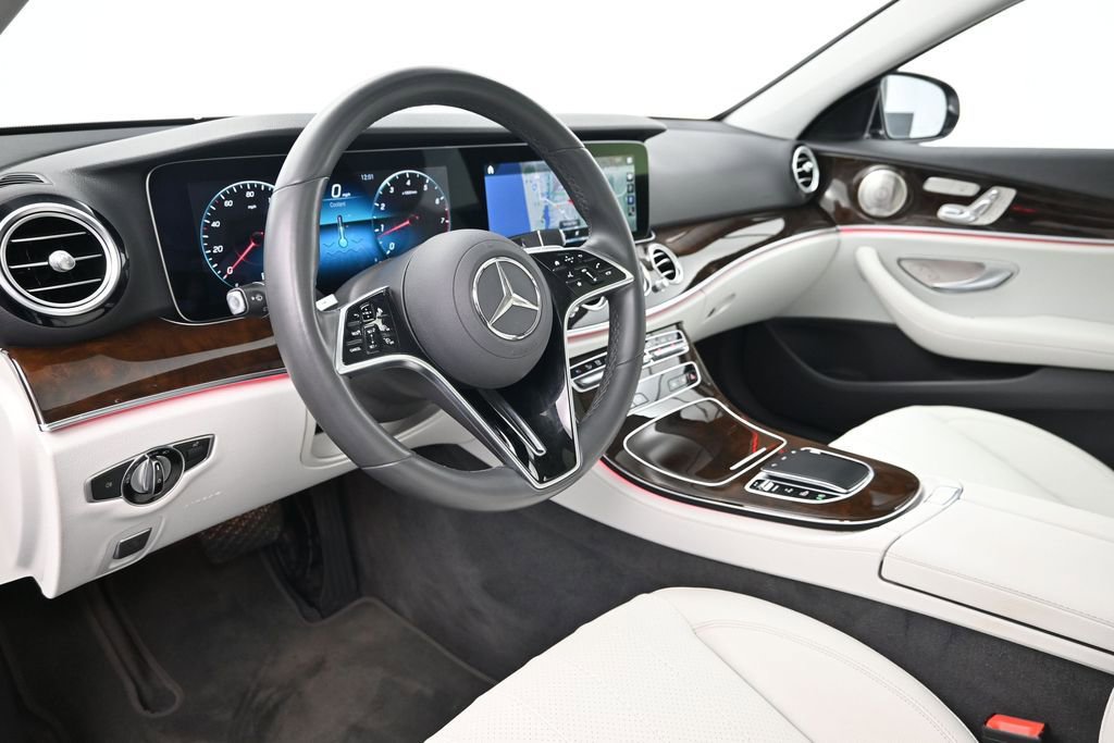 Used 2021 Mercedes-Benz E 350 4MATIC Sedan image 4