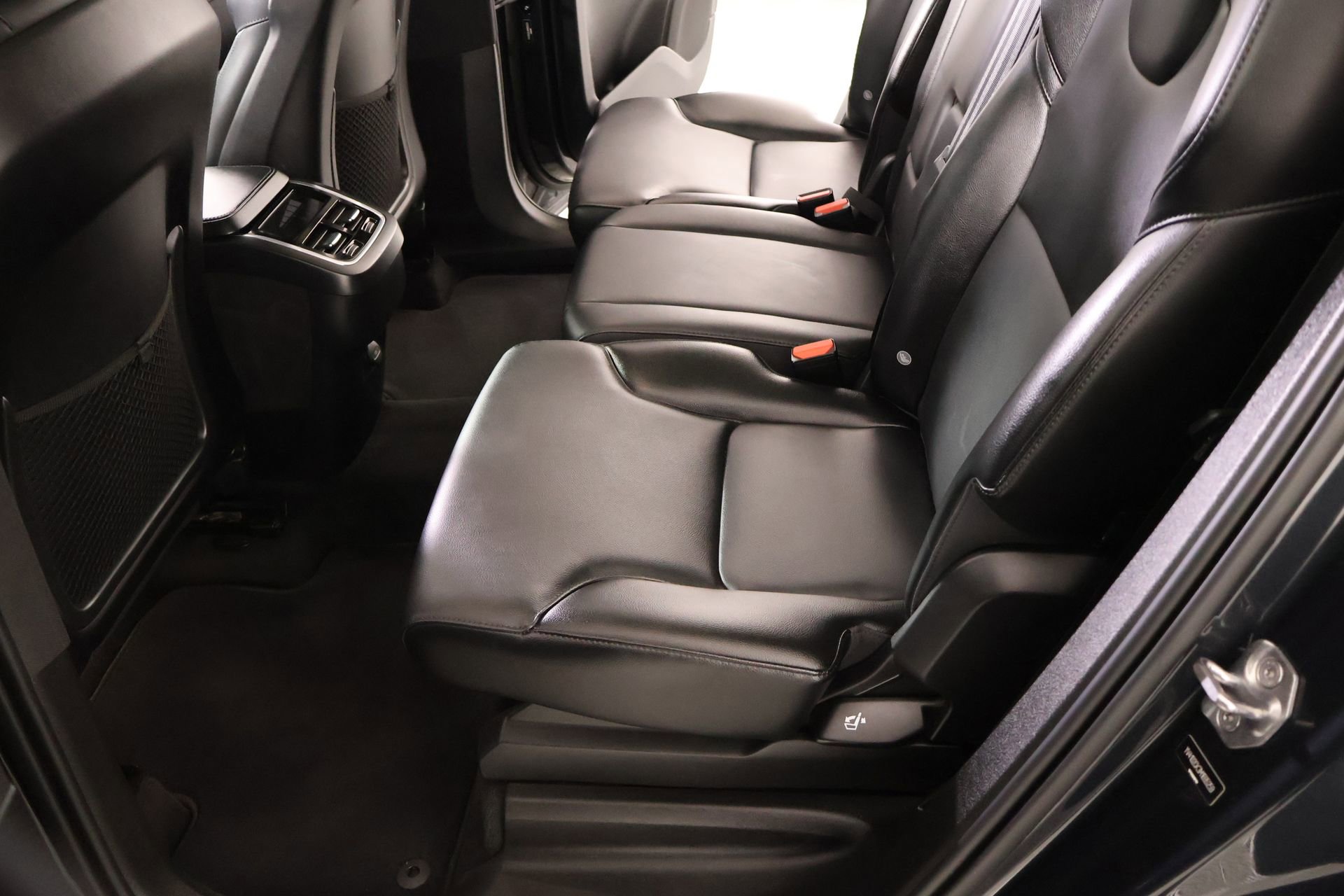 Used 2021 Volvo XC90 T5 Momentum w/ Advanced Package image 13