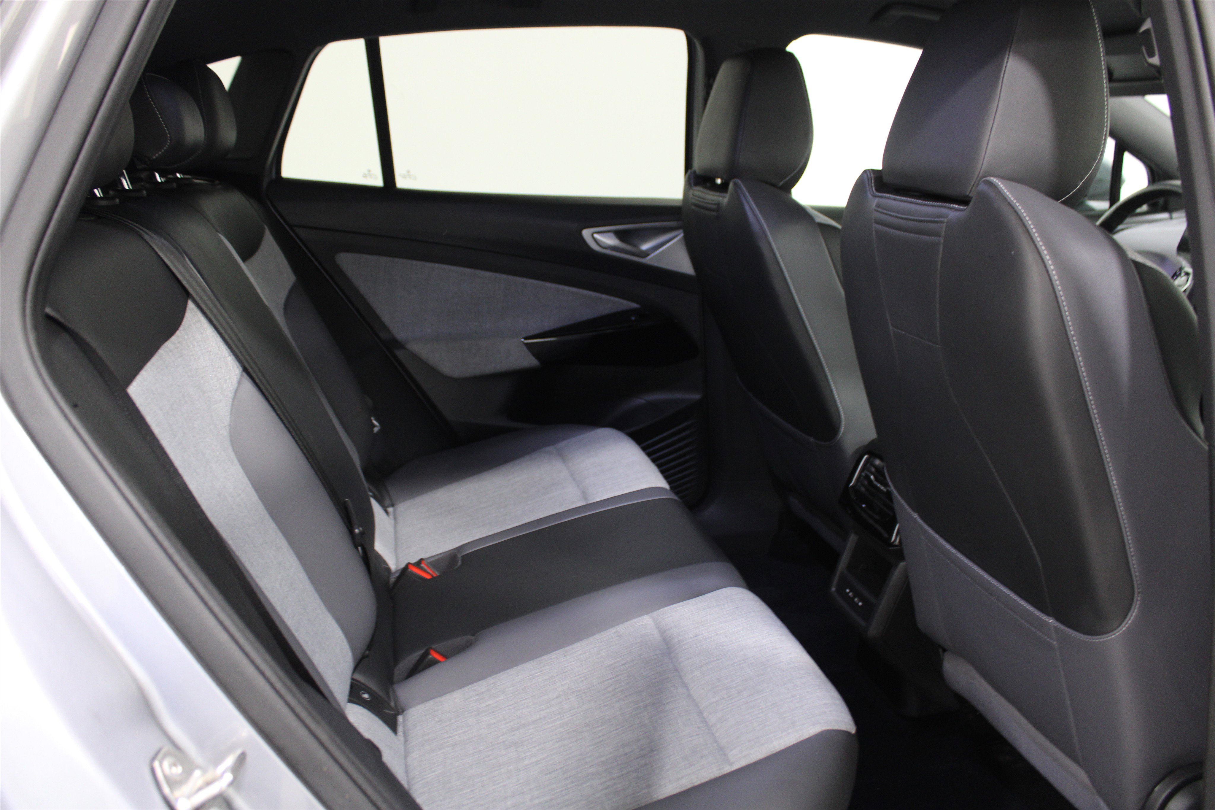 Used 2023 Volkswagen ID.4 Pro RWD image 22