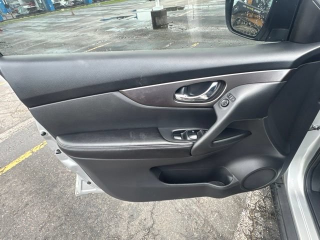 Used 2015 Nissan Rogue SV AWD/4WD image 11