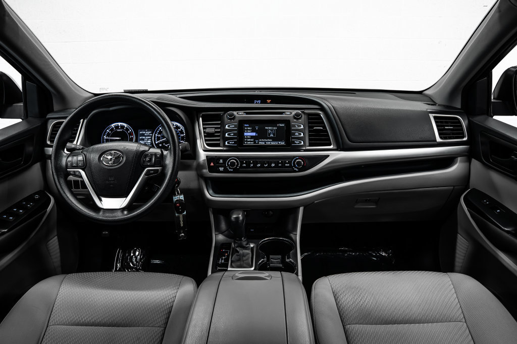 Used 2016 Toyota Highlander LE FWD image 20