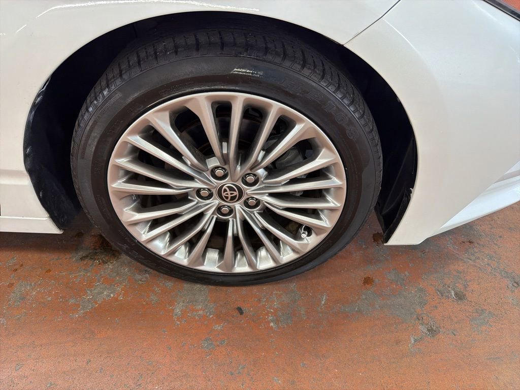 Used 2021 Toyota Avalon Limited FWD image 10