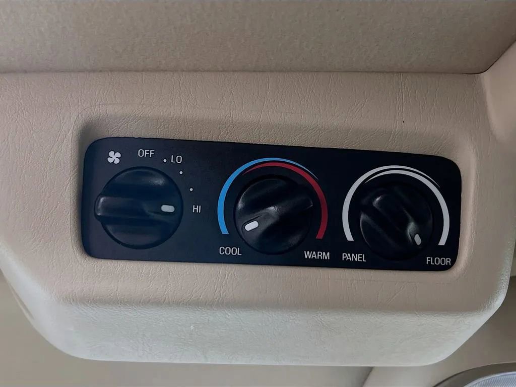 Used 2005 Ford Excursion Limited image 24