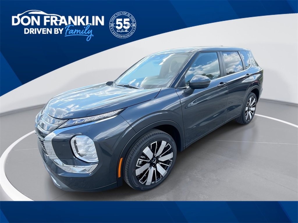 New 2025 Mitsubishi Outlander SE image 1