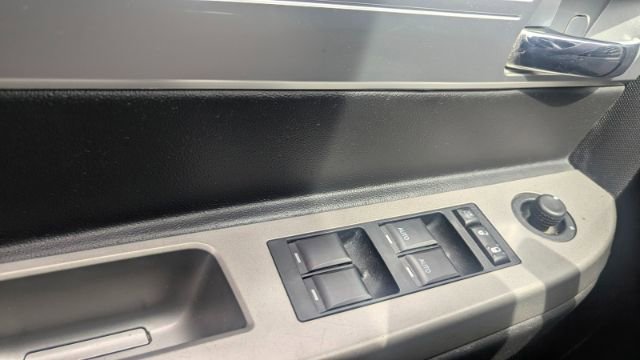 Used 2010 Chrysler Sebring Touring FWD image 27