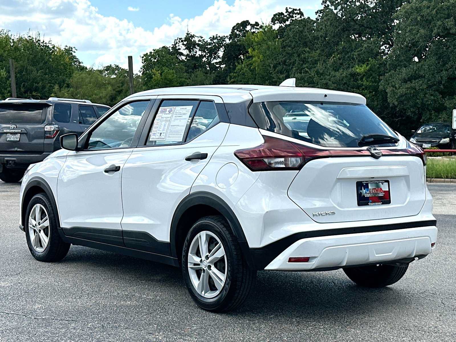 Used 2022 Nissan Kicks S FWD image 13