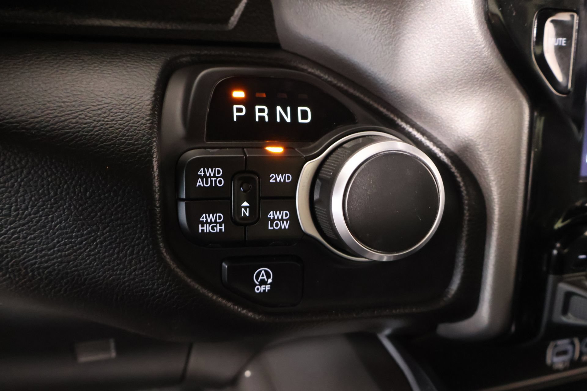 Used 2025 RAM 1500 Big Horn AWD/4WD image 9