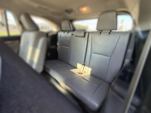Used 2021 Toyota Highlander Limited FWD image 12