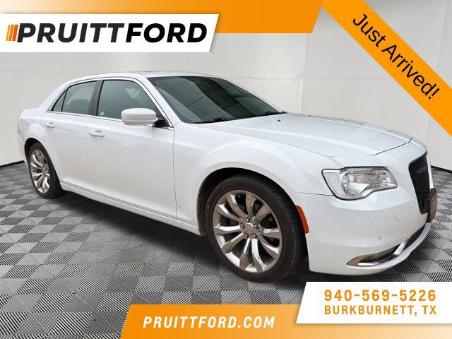 Used 2020 Chrysler 300 Touring L w/ Value Package RWD image 1