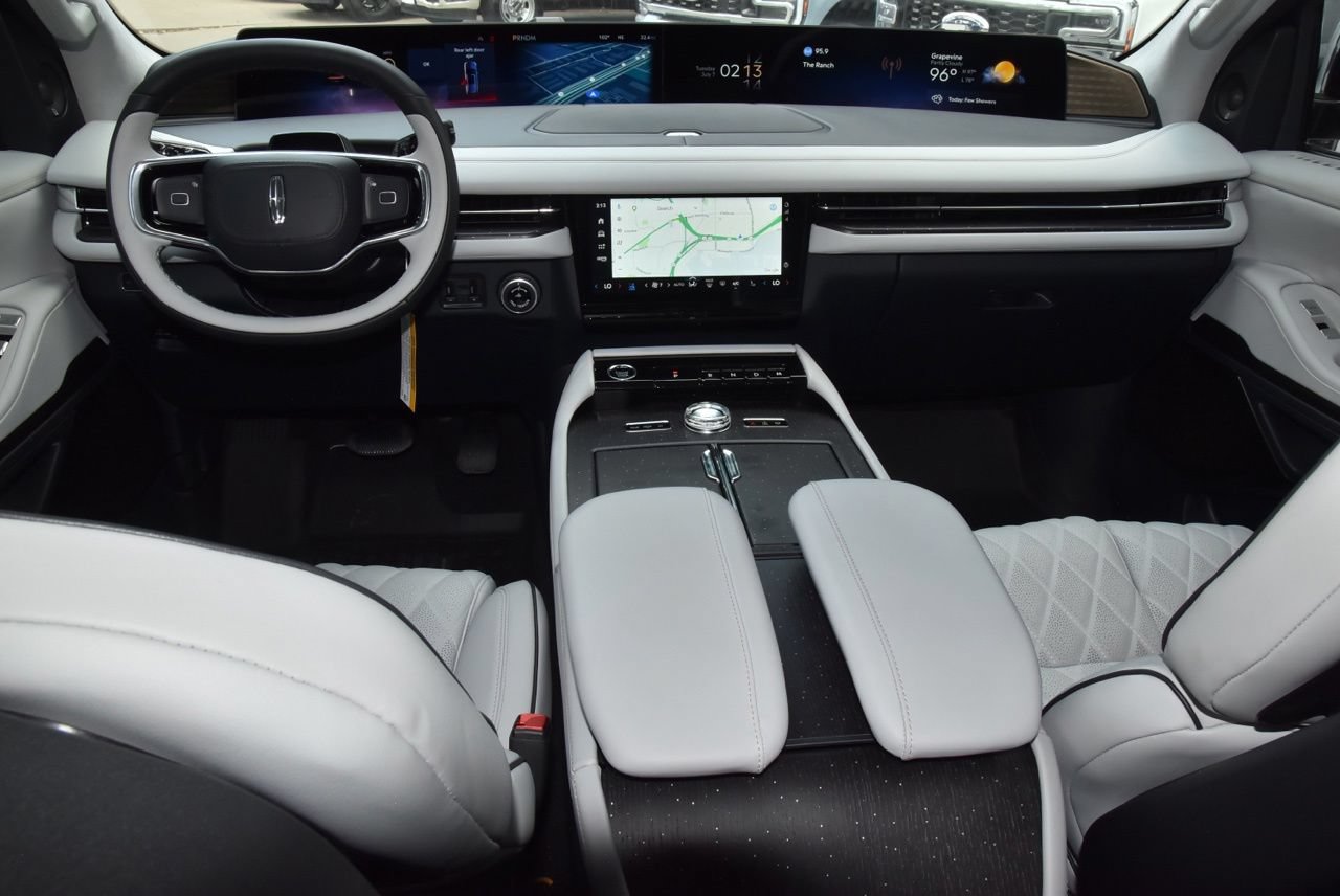 New 2026 Lincoln Navigator Black Label AWD/4WD image 17