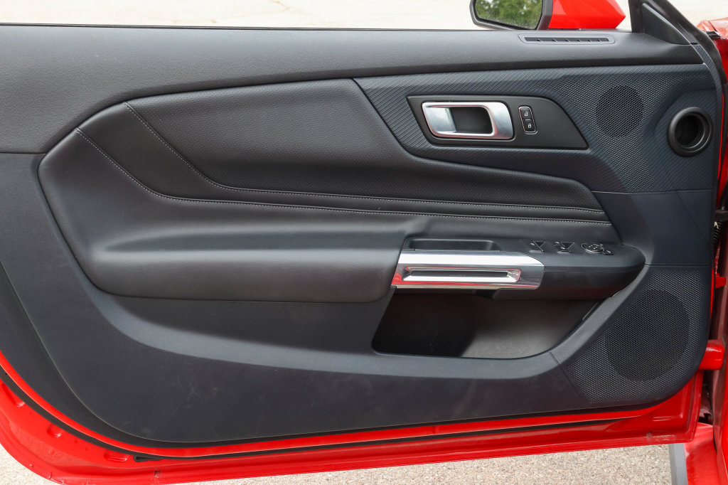 Used 2025 Ford Mustang Premium RWD image 8