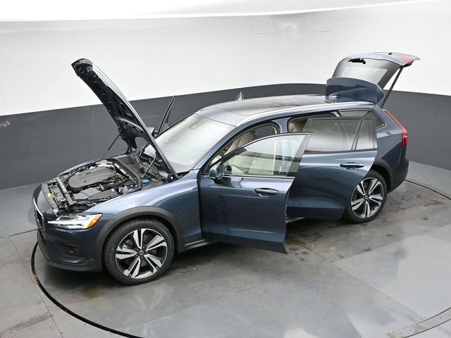 Used 2023 Volvo V60 B5 Cross Country Plus image 50