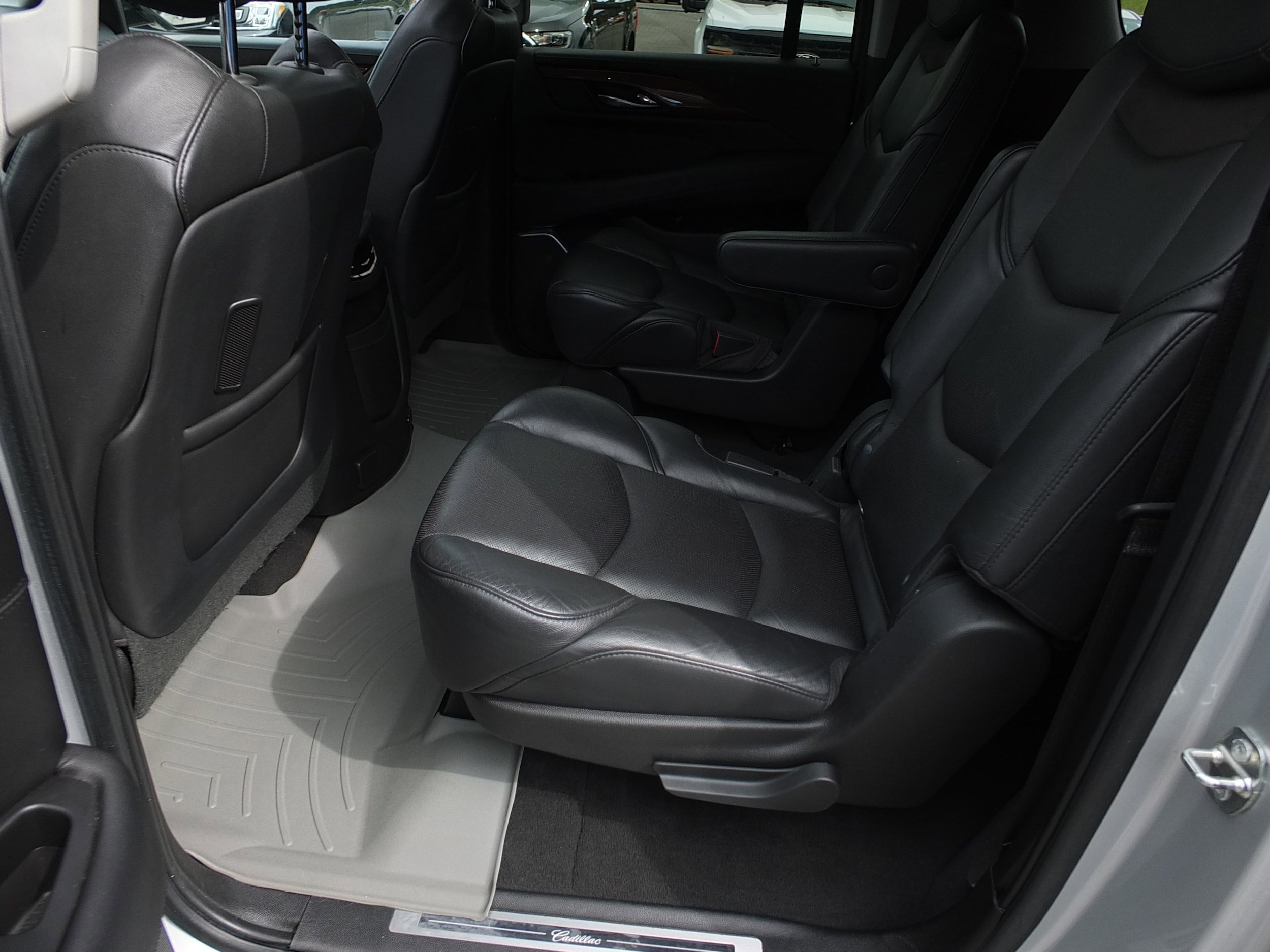 Used 2020 Cadillac Escalade ESV Luxury AWD/4WD image 13