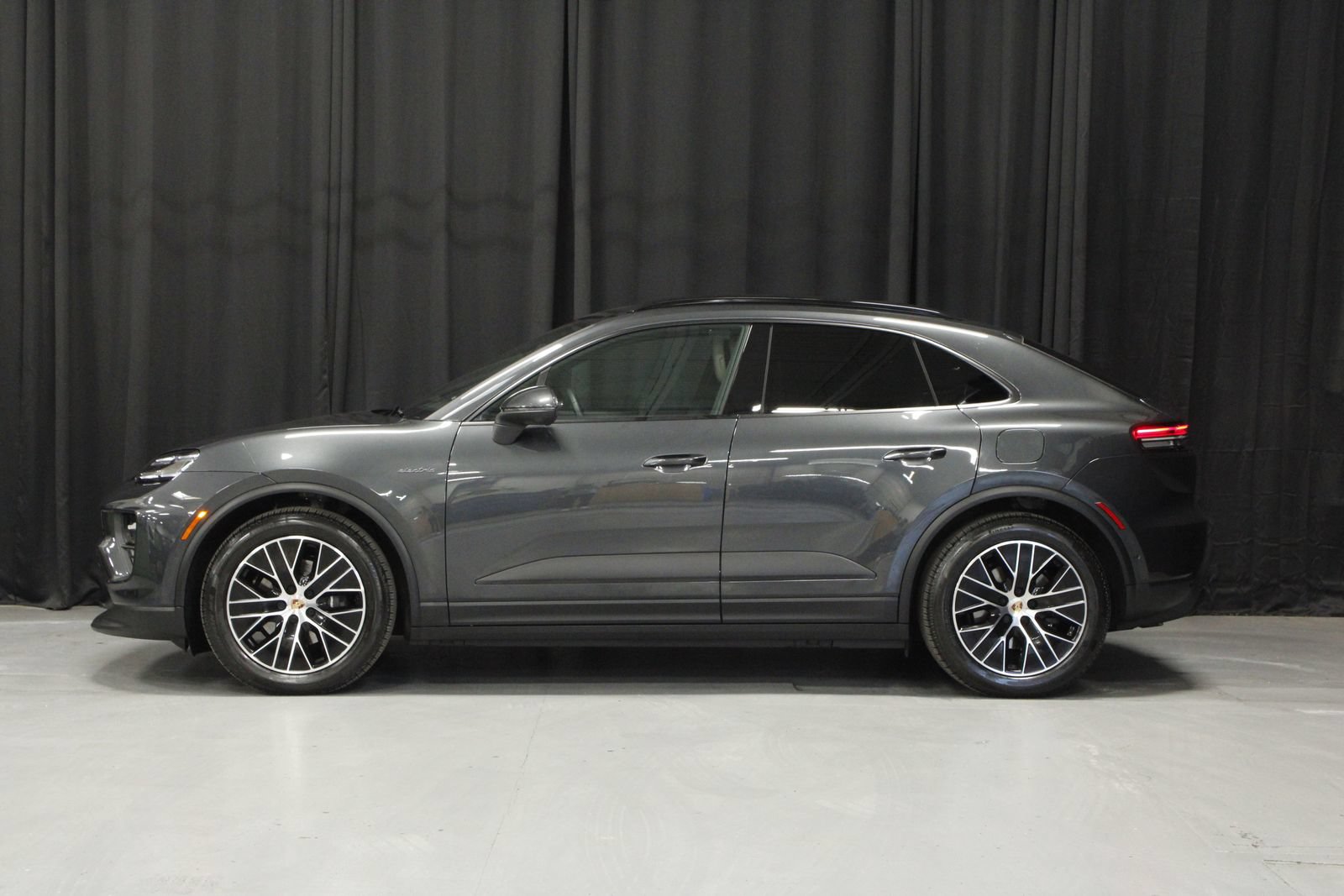 Certified 2025 Porsche Macan 4 Electric AWD/4WD image 2