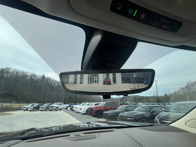 Used 2021 GMC Yukon XL Denali w/ Denali Premium Package image 19