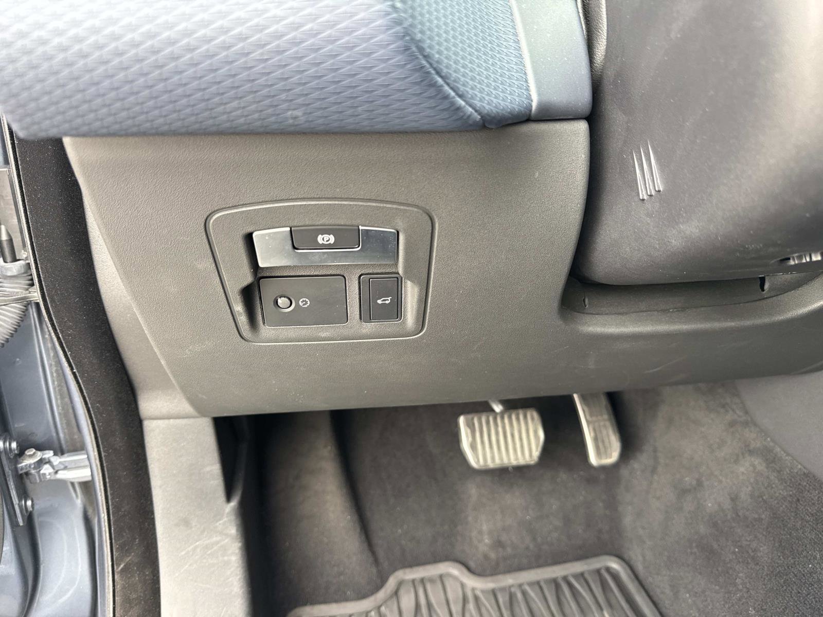 Used 2020 Land Rover Range Rover Velar R-Dynamic S image 33