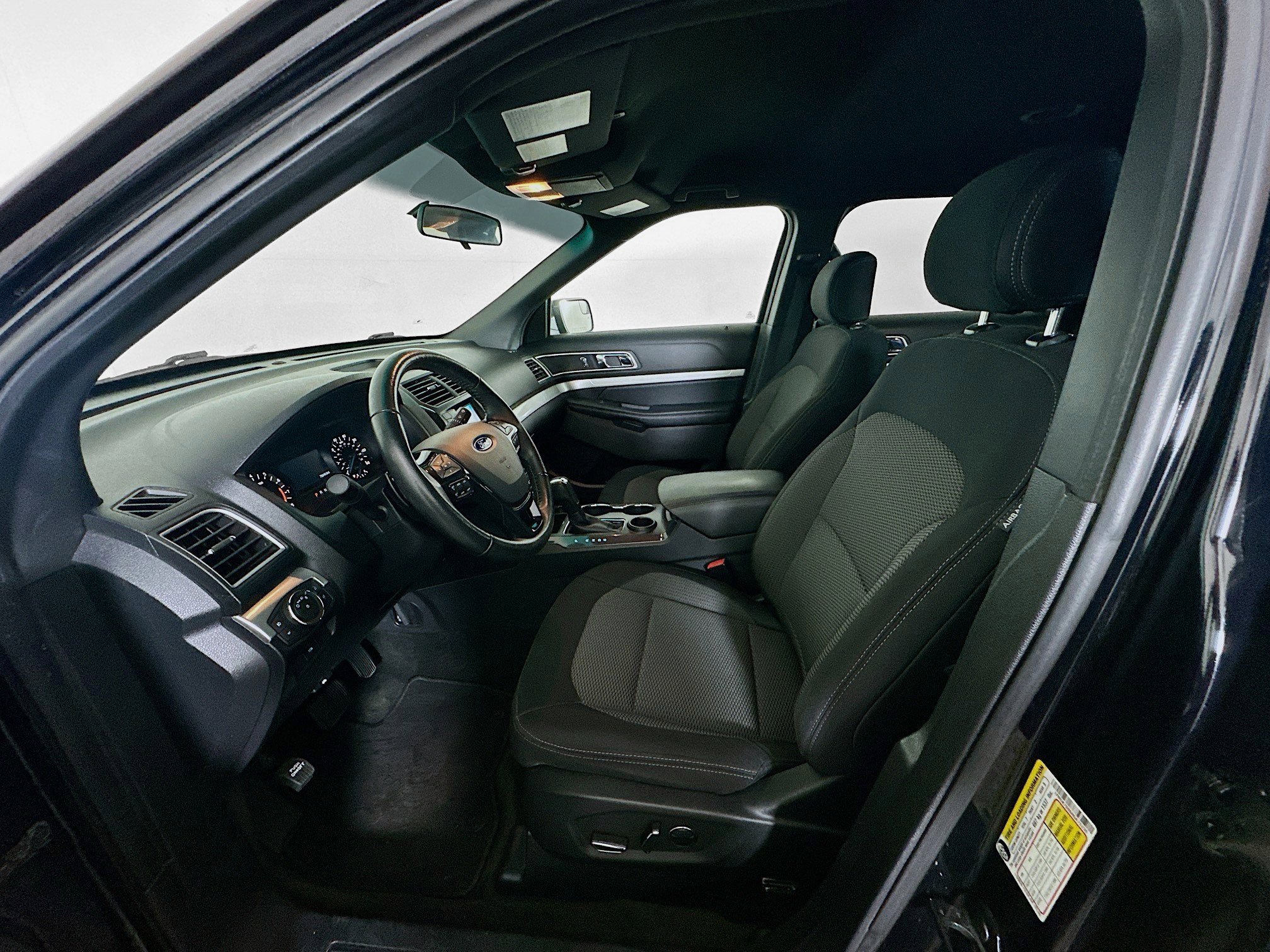Used 2017 Ford Explorer XLT FWD image 13