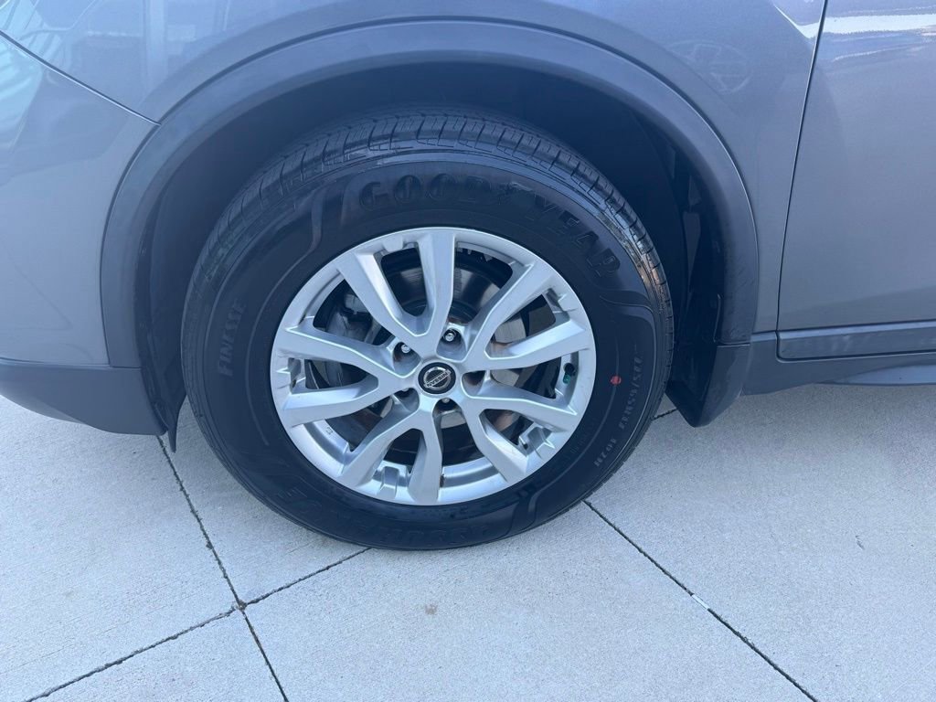 Used 2019 Nissan Rogue S w/ Special Edition Package FWD image 31