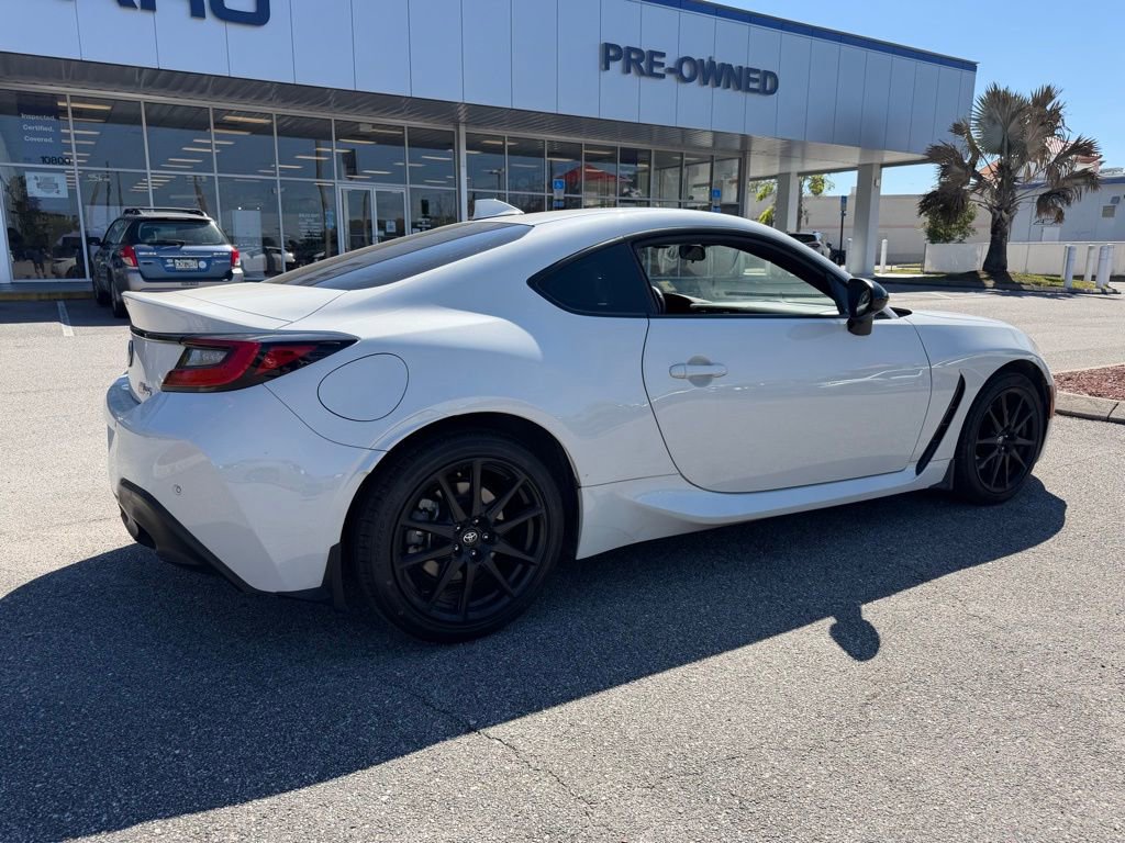 Used 2023 Toyota GR86 image 3