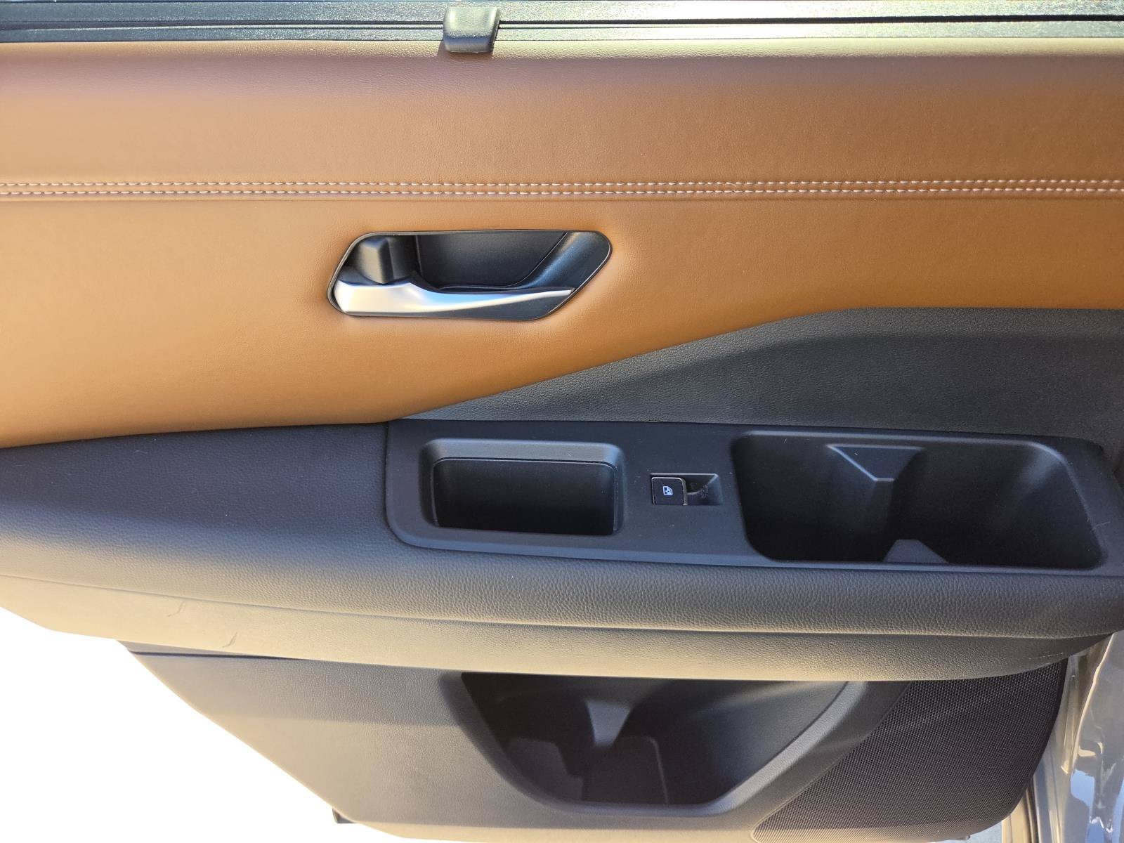 Certified 2023 Nissan Pathfinder Platinum FWD image 18