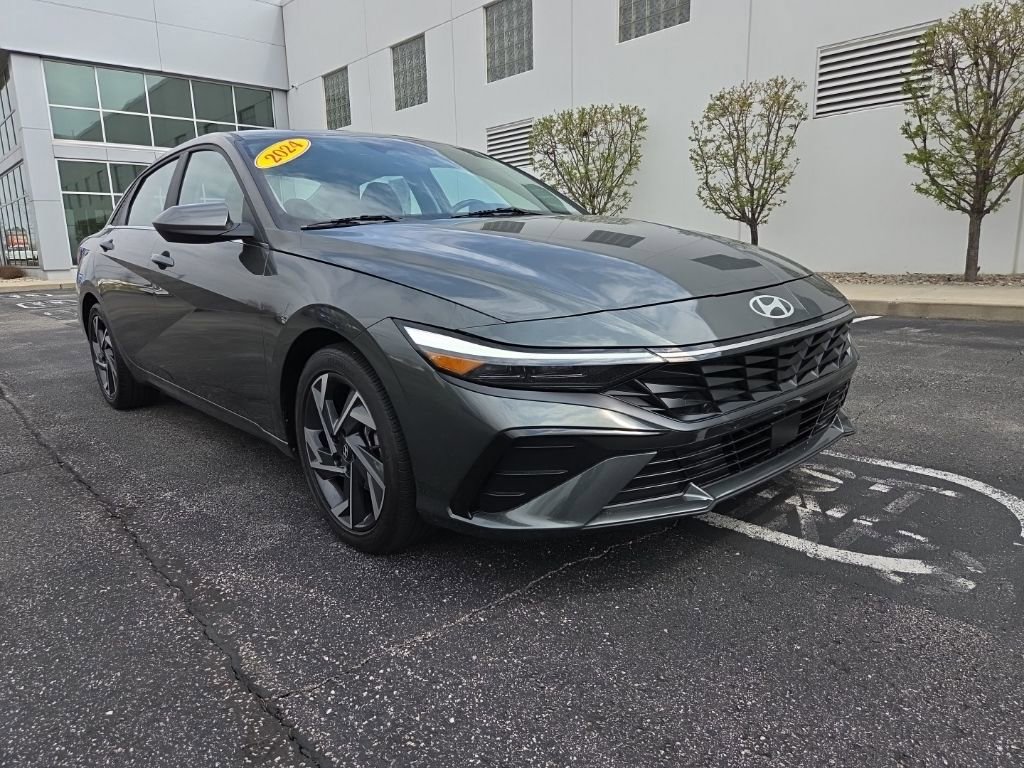 Certified 2024 Hyundai Elantra SEL w/ Convenience Package FWD image 4