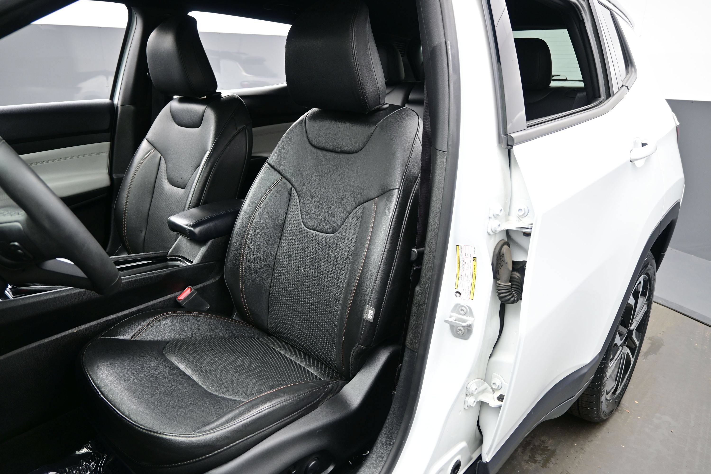 Used 2023 Jeep Compass Limited AWD/4WD image 14