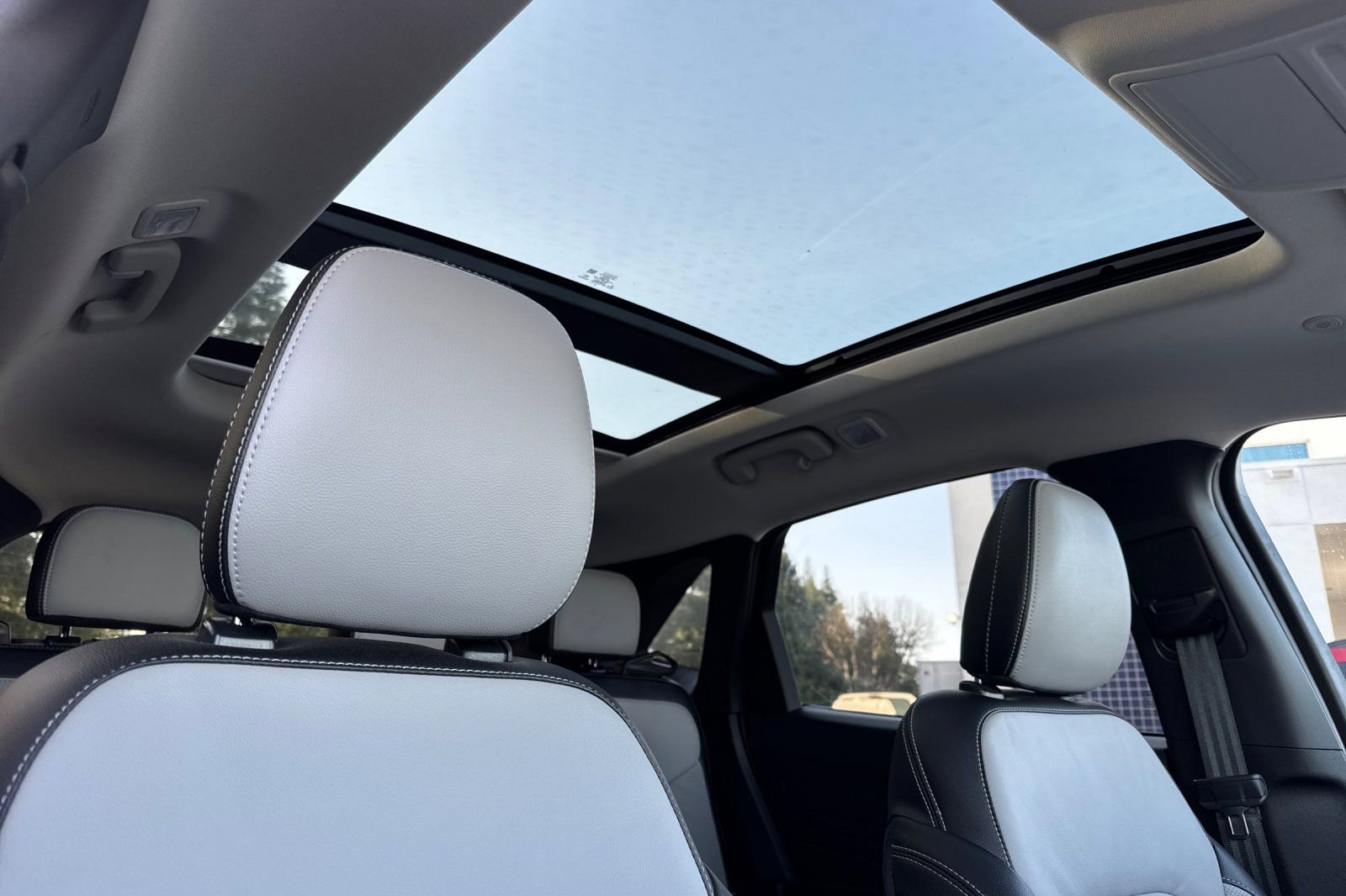 Used 2024 Ford Escape SE w/ PHEV Premium Package image 17