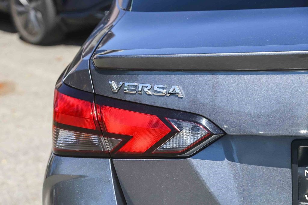 Used 2020 Nissan Versa SR FWD image 9