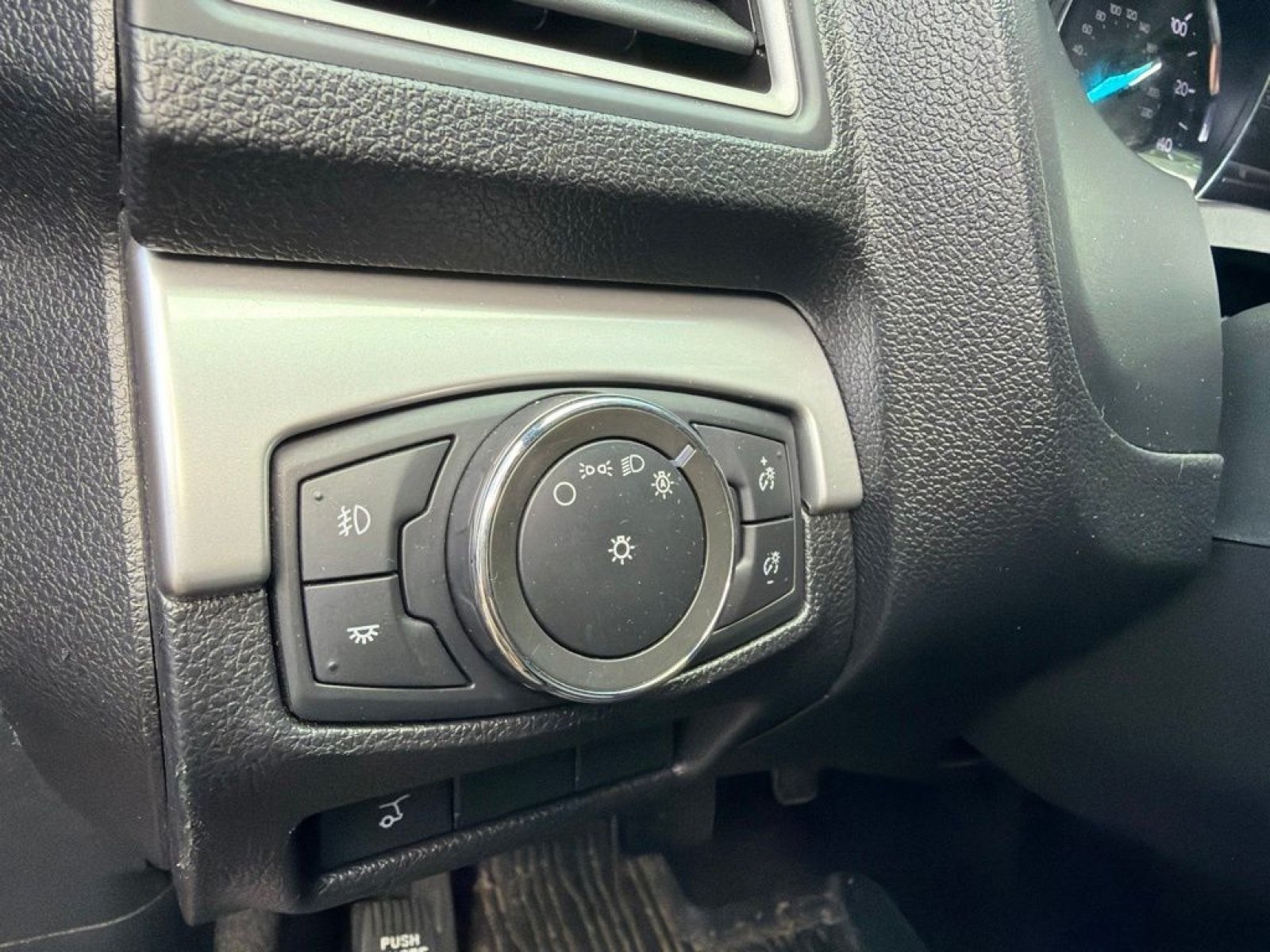 Used 2017 Ford Explorer XLT w/ Equipment Group 202A FWD image 11