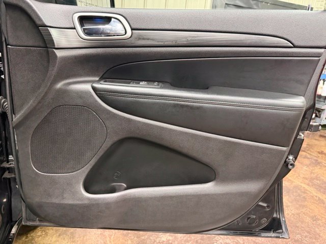 Used 2019 Jeep Grand Cherokee Altitude AWD/4WD image 26