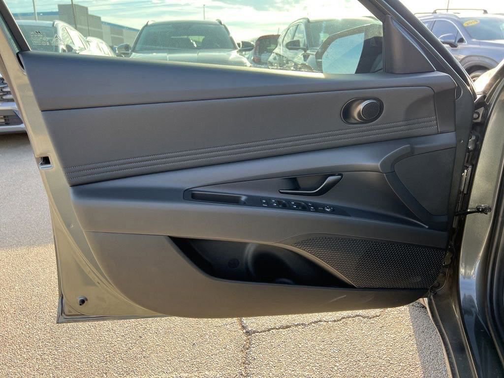 Used 2025 Hyundai Elantra Sport image 6