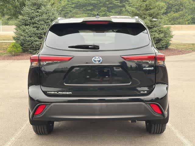 Used 2023 Toyota Highlander XLE AWD/4WD image 4