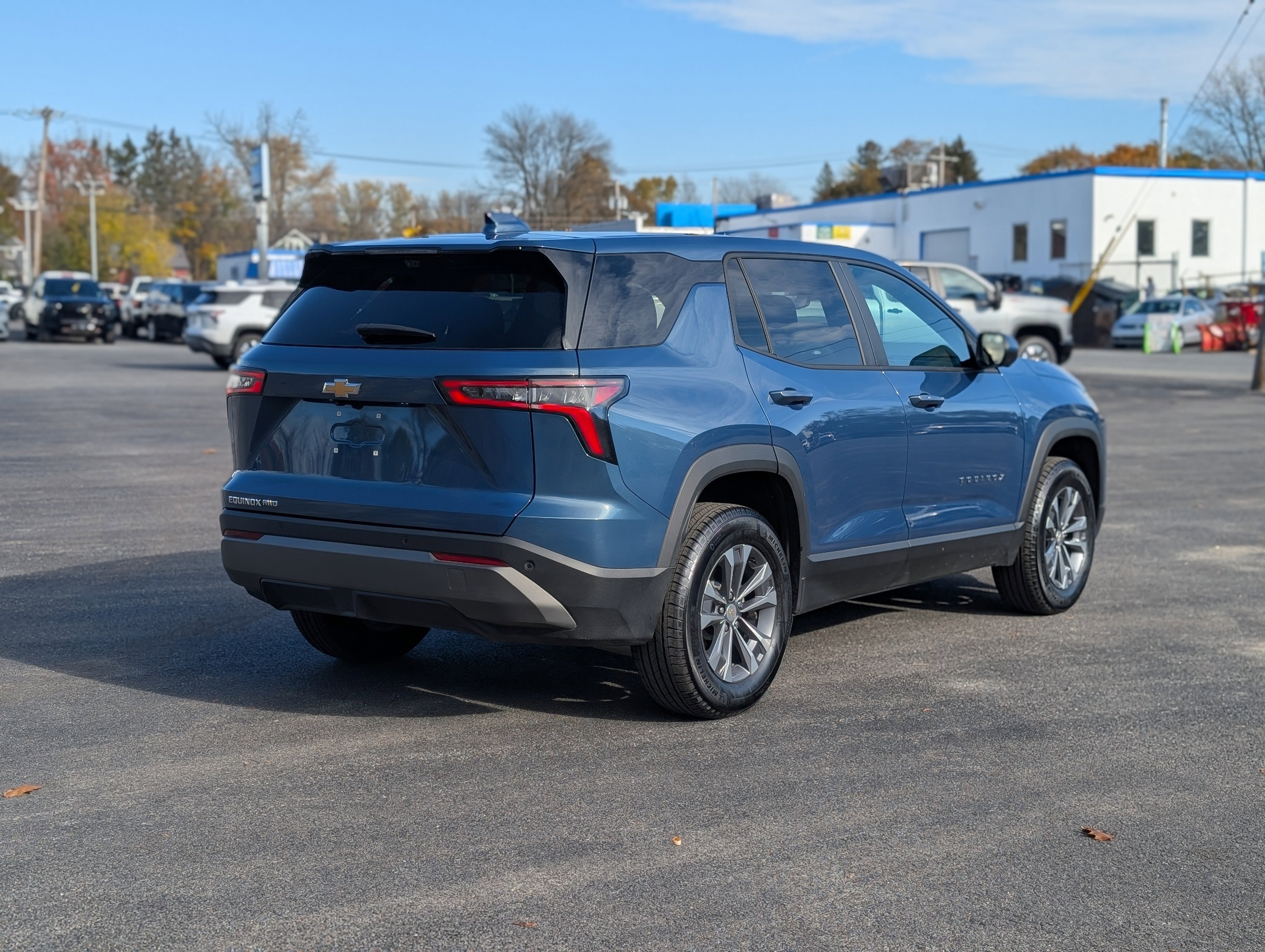 Used 2025 Chevrolet Equinox LT w/ Safety and Technology Package image 9