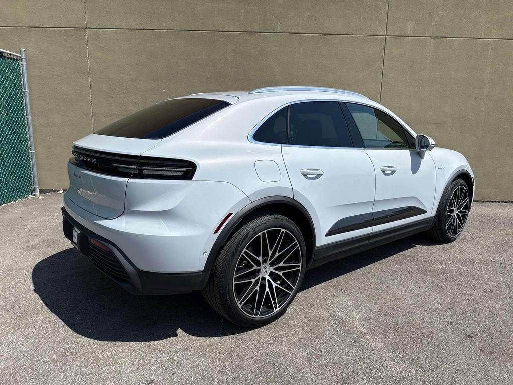 Used 2024 Porsche Macan 4 Electric image 9