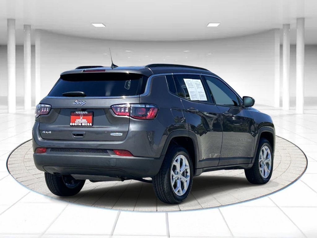 Used 2024 Jeep Compass Latitude image 4