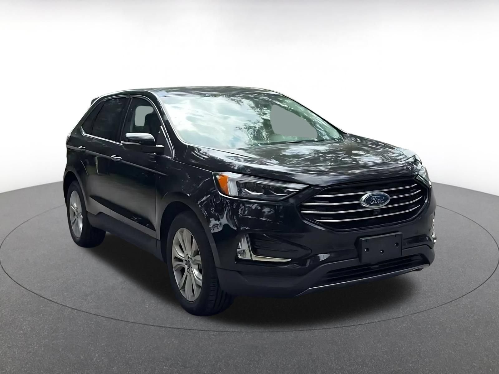 Used 2022 Ford Edge Titanium w/ Equipment Group 301A AWD/4WD image 3