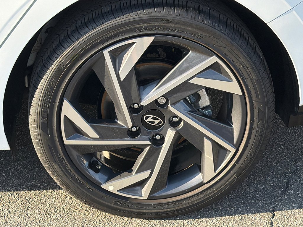 Certified 2025 Hyundai Elantra Limited image 5