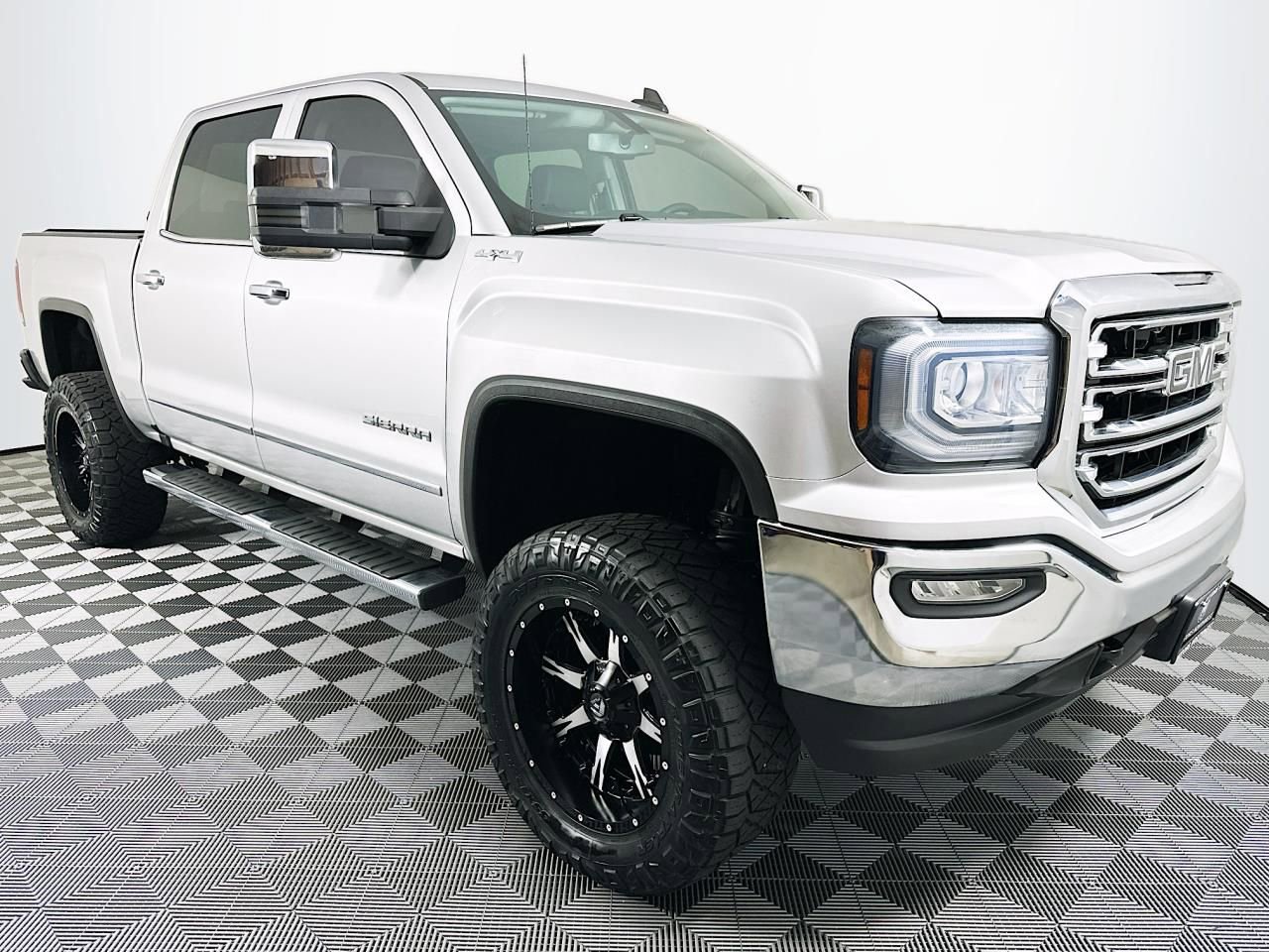 Used 2018 GMC Sierra 1500 SLT w/ SLT Premium Package AWD/4WD image 29