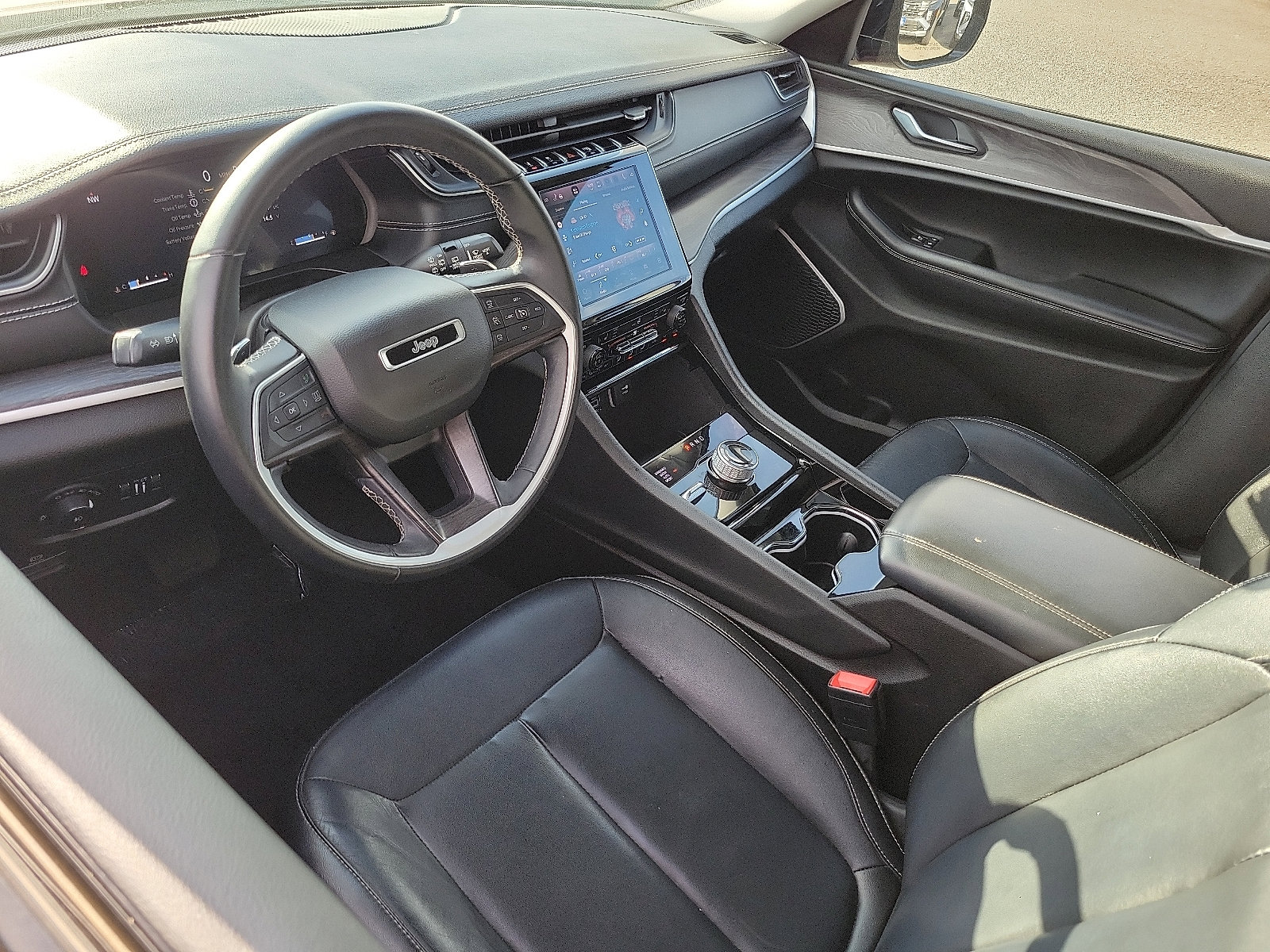 Used 2022 Jeep Grand Cherokee L Limited image 3