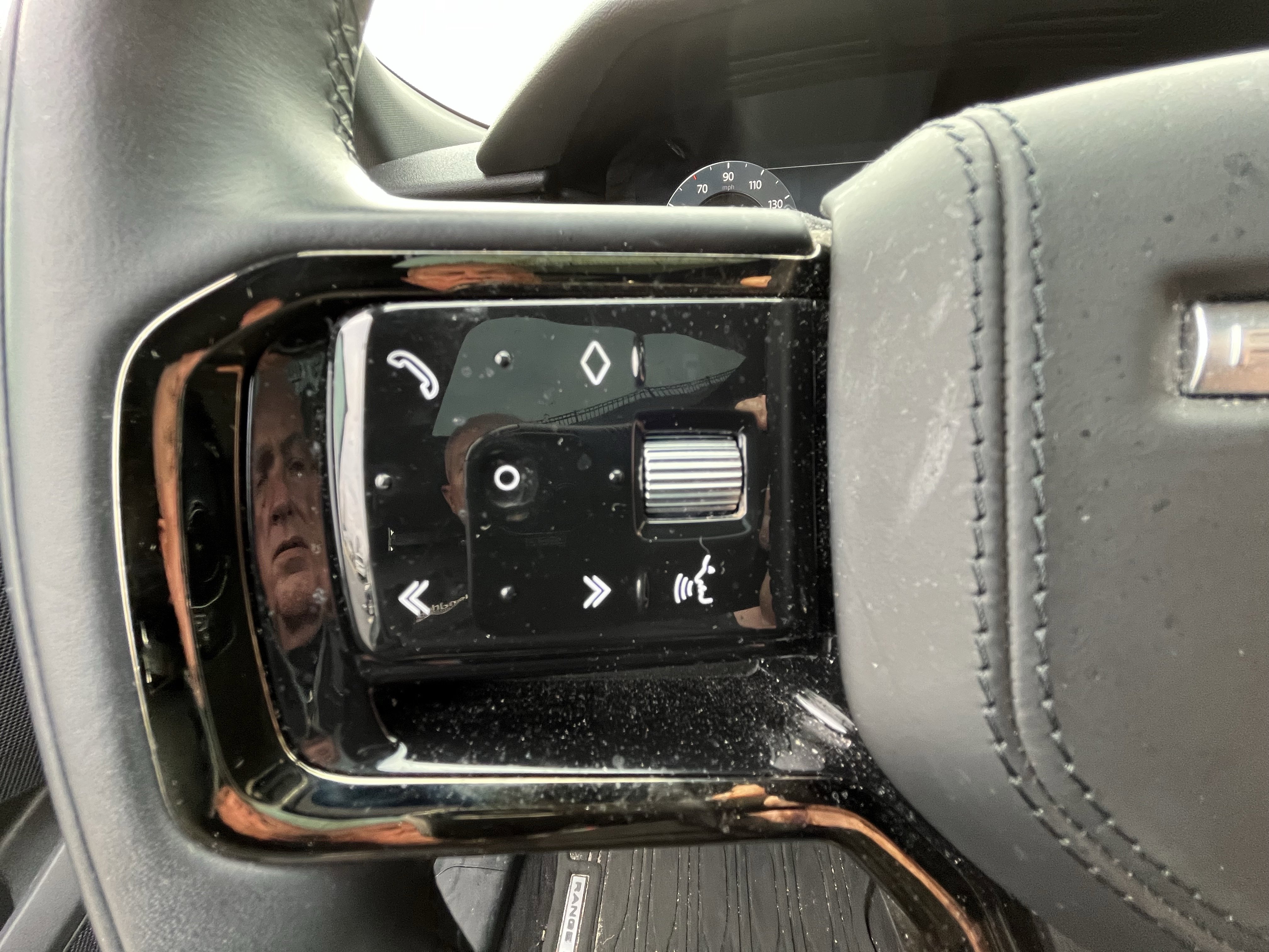 Used 2024 Land Rover Range Rover Velar Dynamic SE image 18