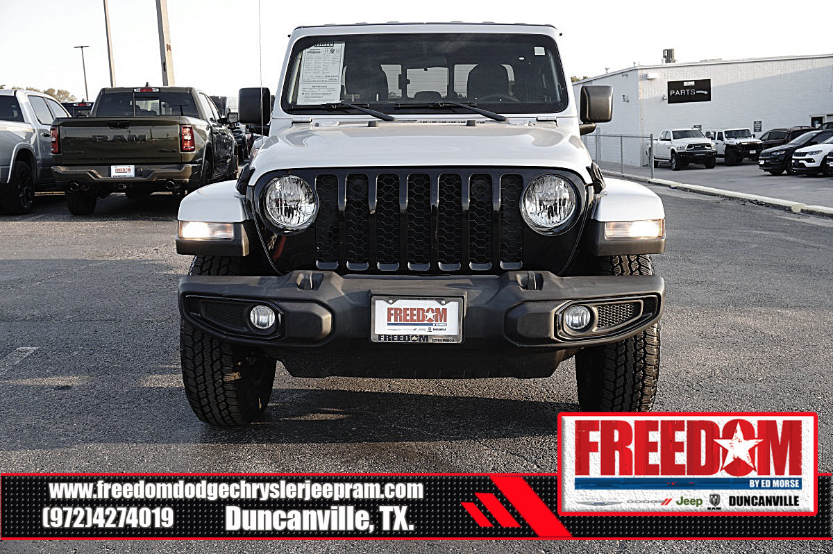 Used 2023 Jeep Gladiator Sport AWD/4WD image 7