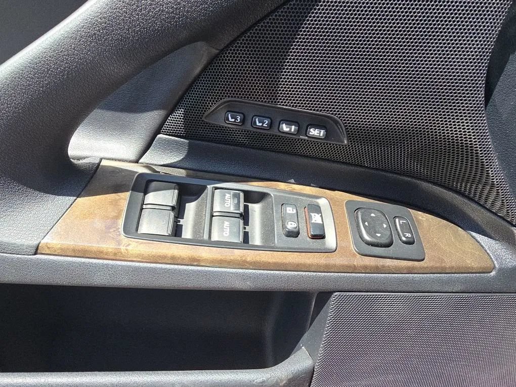 Used 2010 Lexus IS 350C RWD image 32