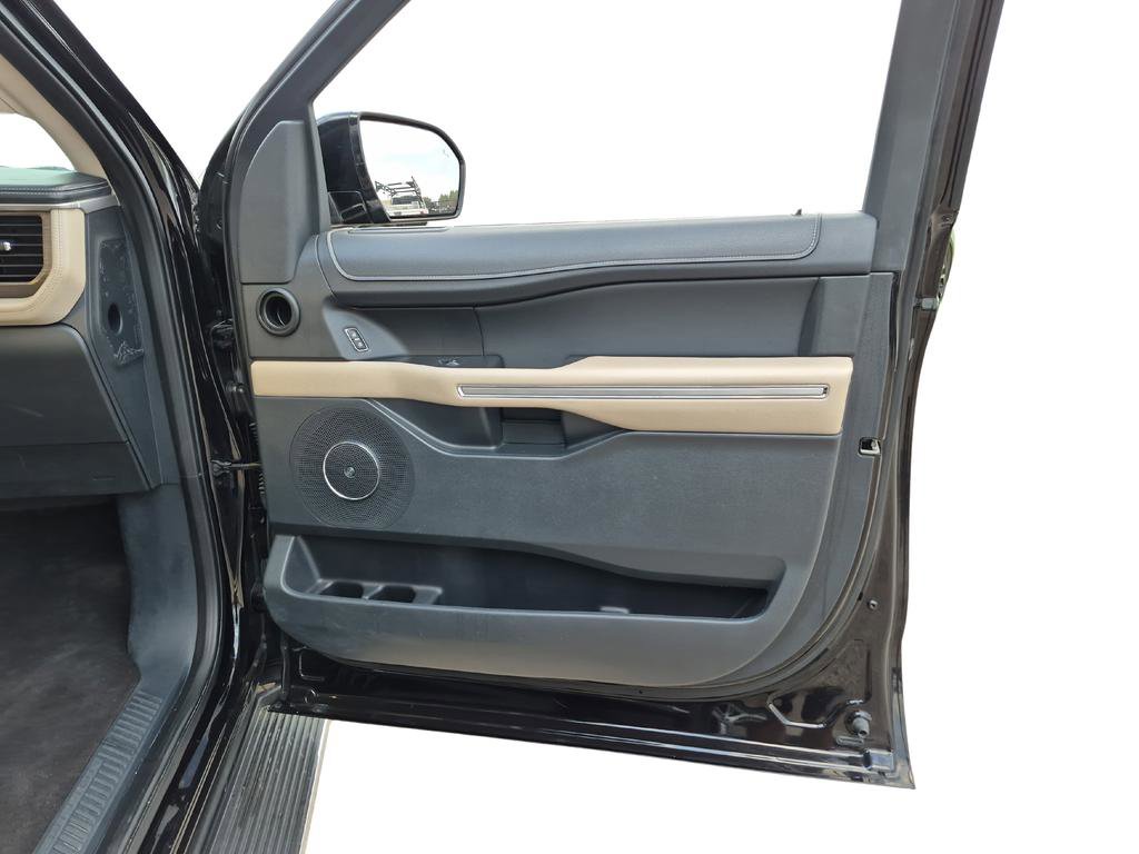 Used 2023 Ford Expedition Limited image 30