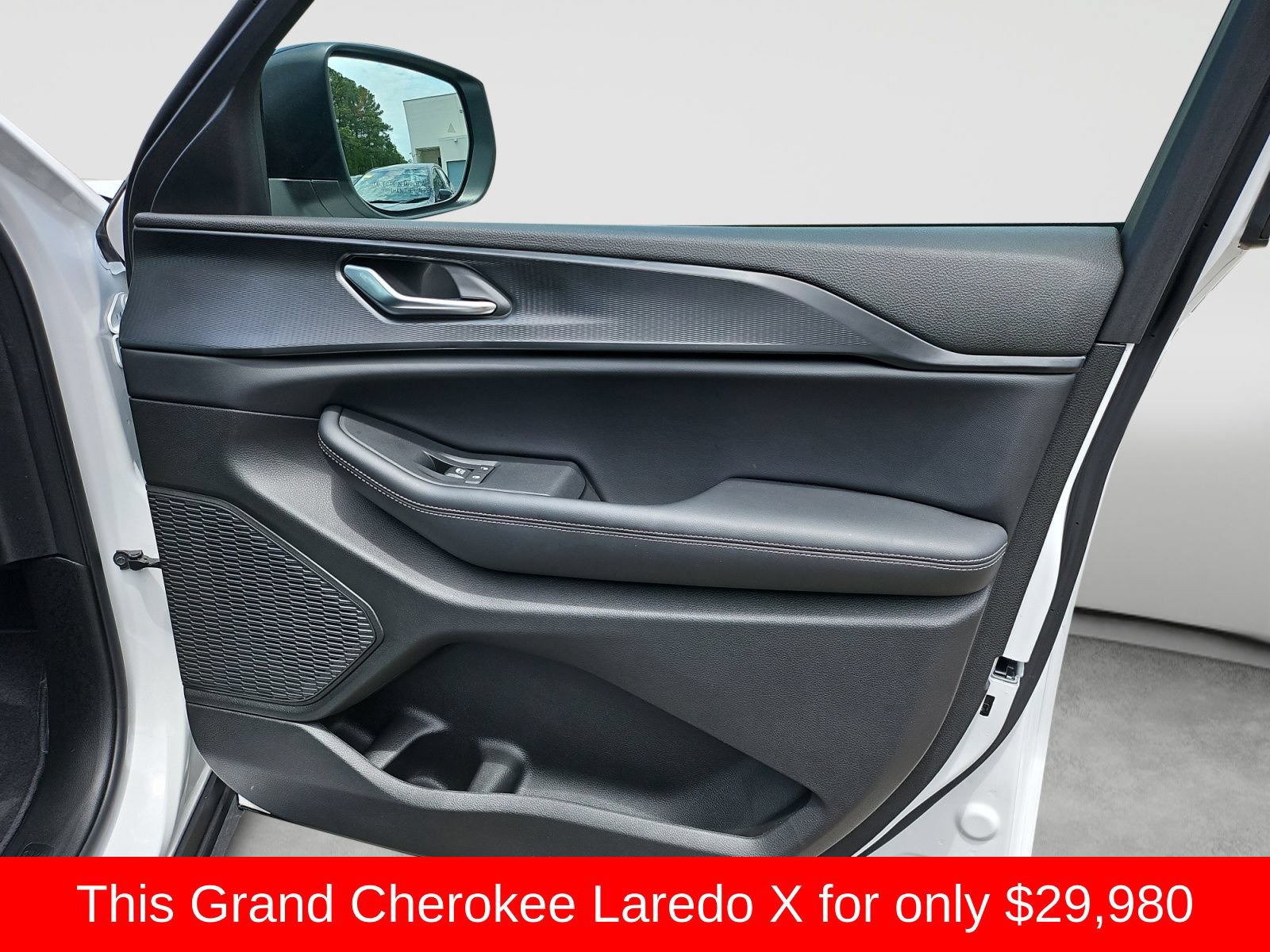 Used 2025 Jeep Grand Cherokee Laredo X w/ Luxury Tech Group I RWD image 36