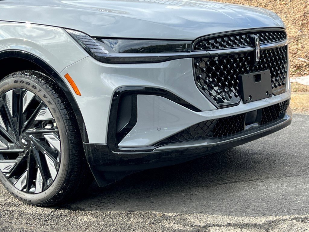 New 2026 Lincoln Nautilus Reserve w/ Jet Appearance Package image 2