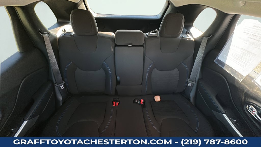 Used 2020 Jeep Cherokee Latitude AWD/4WD image 24