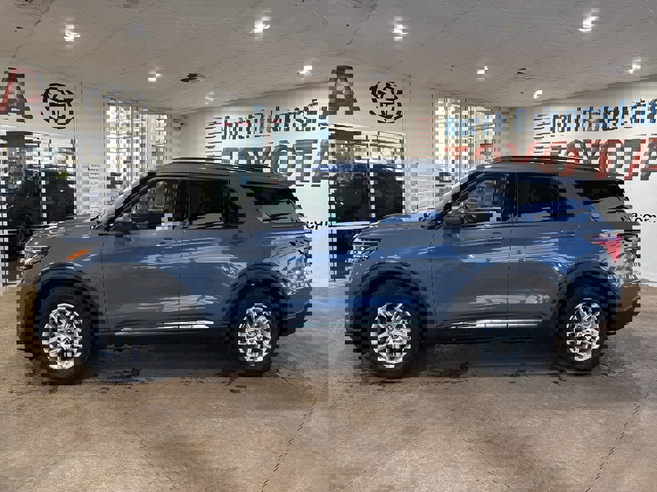 Used 2025 Ford Explorer Active w/ Active Comfort Package image 7